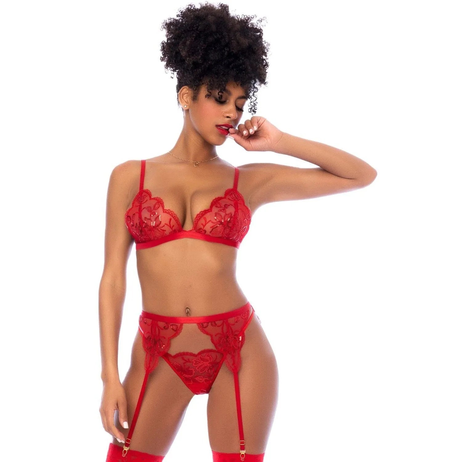 ensemble lingerie rouge brodé floral pailleté maille dentelle luxe soutiengorge bretelles réglables portejarretelles string assorti confortable séduisant