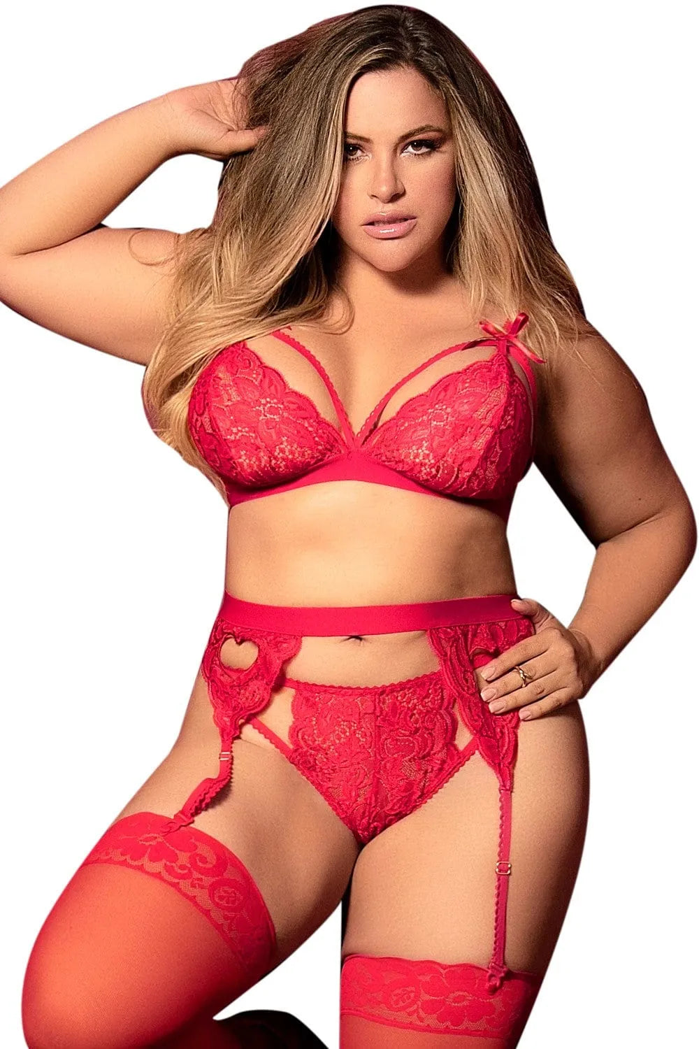 Ensemble lingerie rouge dentelle pour femmes rondes, soutien-gorge avec nœuds satin, porte-jarretelles, string cœur.