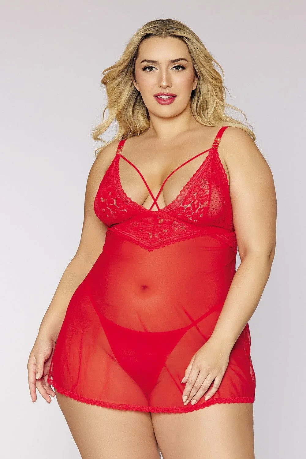 Nuisette grande taille rouge en dentelle et résille avec string assorti, bretelles réglables, attache dos, 90% nylon.