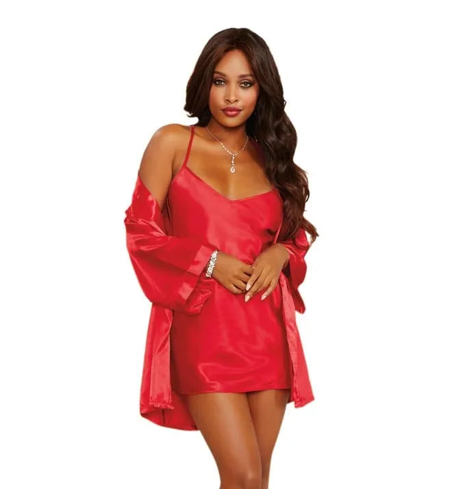 Nuisette rouge satinée avec ceinture, kimono assorti, bretelles fines, look élégant et sensuel pour soirée.