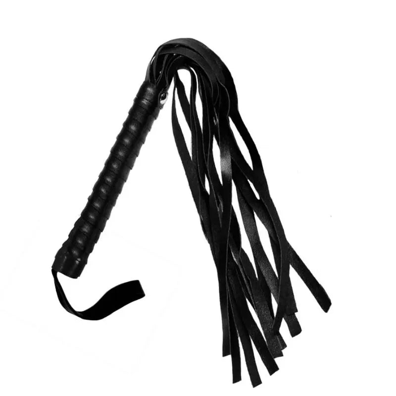 Fouet BDSM noir en cuir synthétique, élégant et frangé, 44cm, léger et maniable, pour sensations intimes sécurisées.