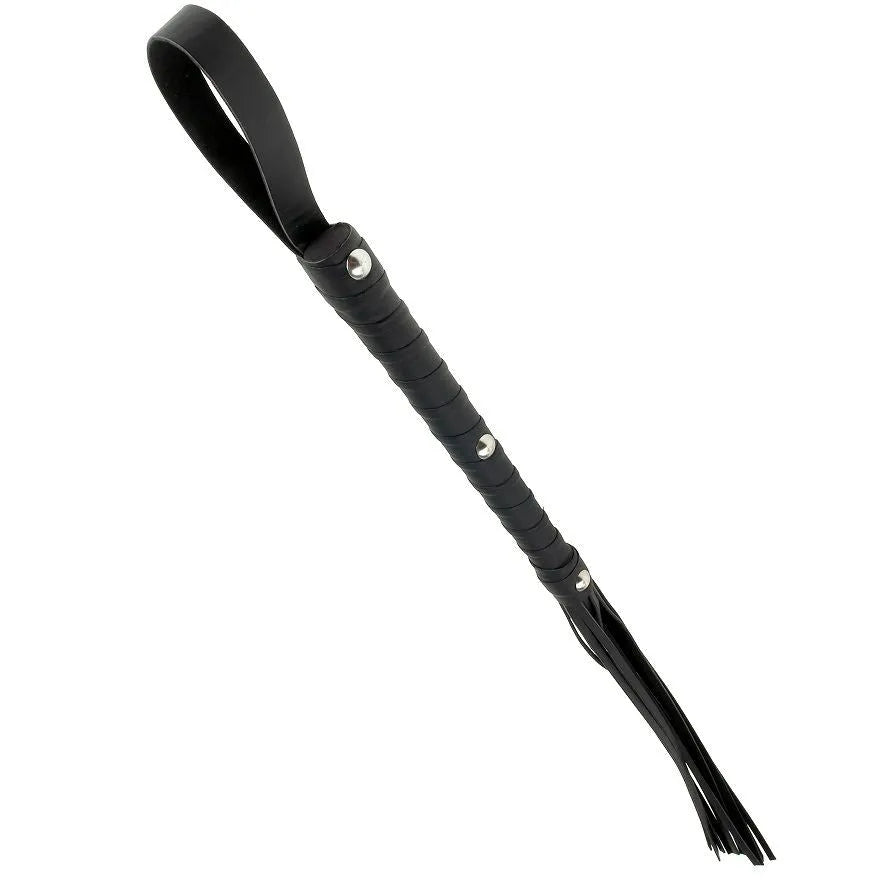 Fouet BDSM noir en cuir synthétique tressé, prise antidérapante, élégant et ergonomique pour domination et soumission.