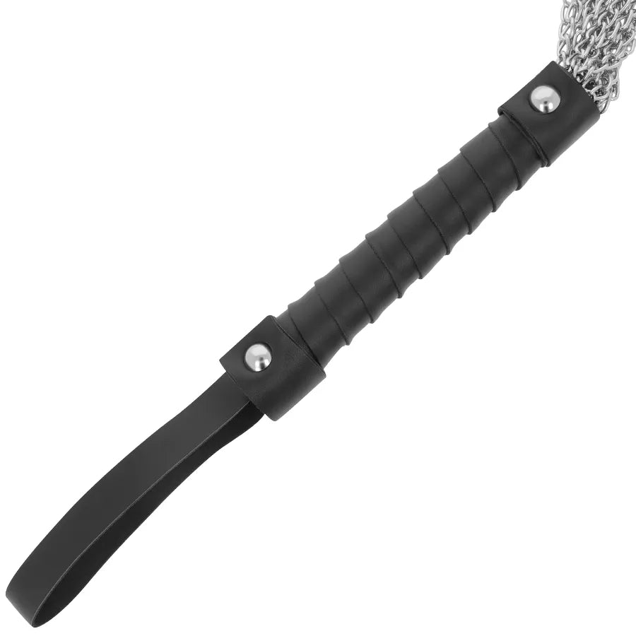 Fouet bondage métal noir, poignée ergonomique, design élégant et sophistiqué, accessoire BDSM de qualité supérieure.