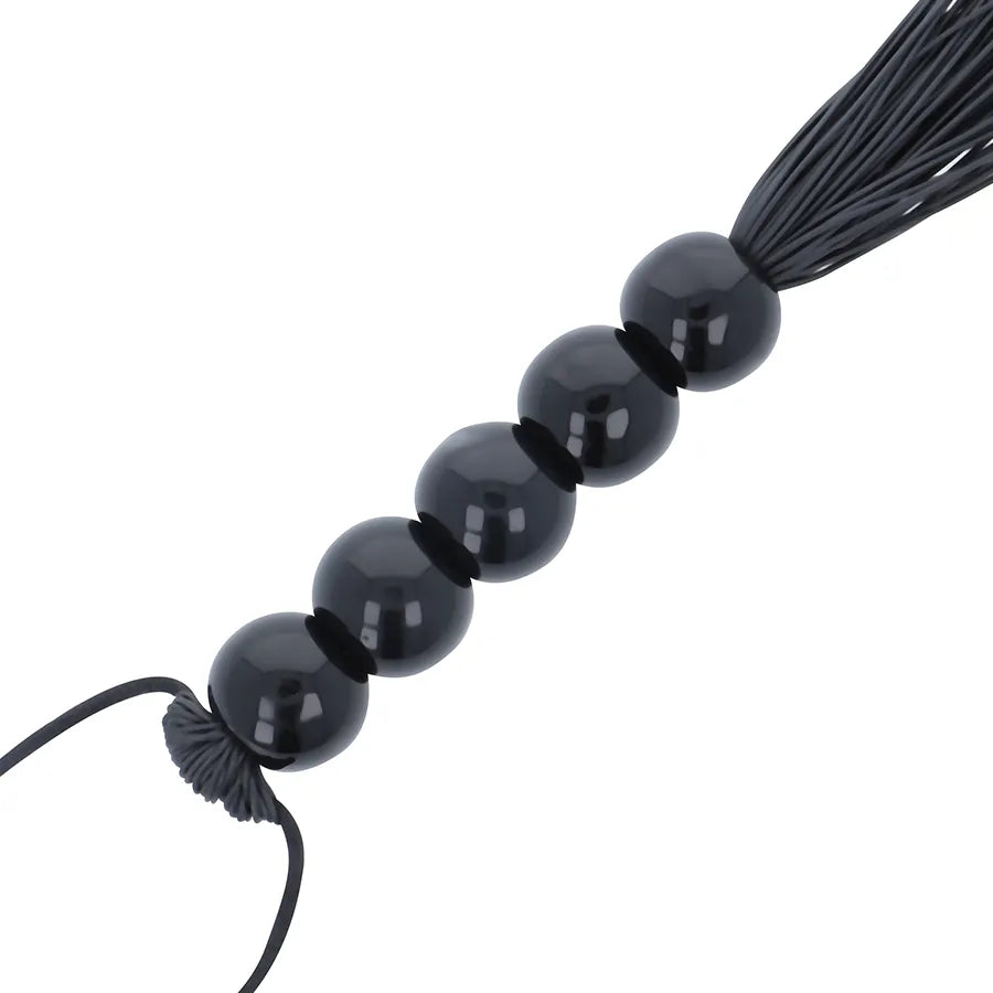 Fouet bondage noir 45cm, poignée ergonomique à perles, idéal débutants BDSM, esthétique élégante et sécurisante.