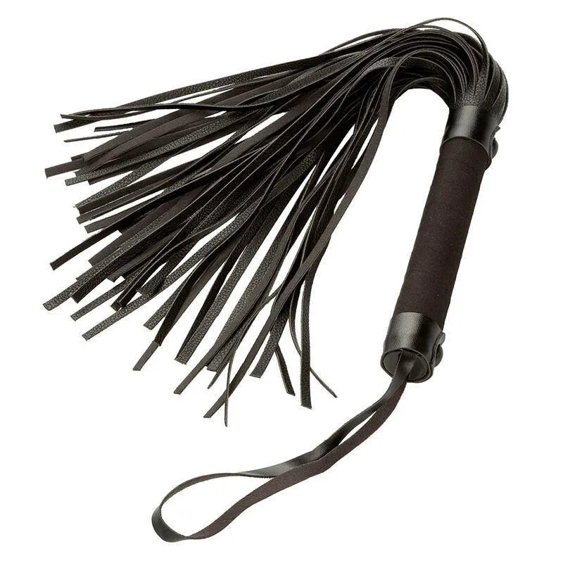 Fouet érotique noir avec pompons doux, poignée robuste, sangle pratique, idéal pour explorations sensorielles nocturnes.