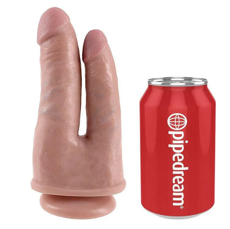Gode réaliste veiné beige avec ventouse, texture détaillée, courbe ergonomique, à côté d'une canette rouge.