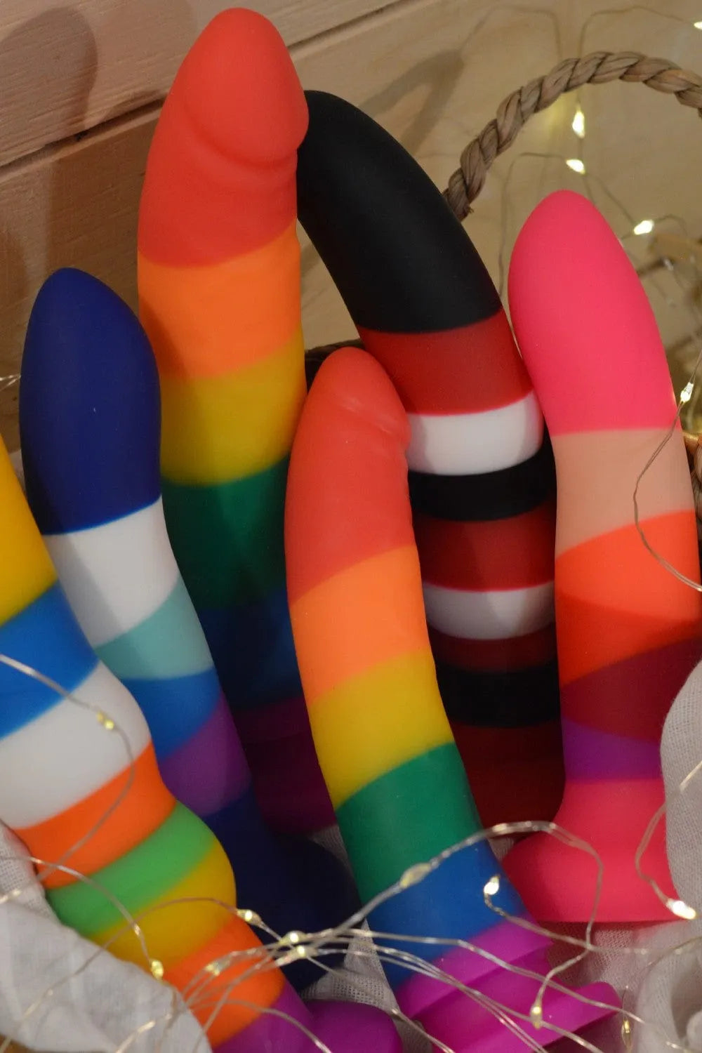 Gode ventouse multicolore en silicone hypoallergénique, 22cm, surface lisse, idéal pour plaisir solo ou en couple.