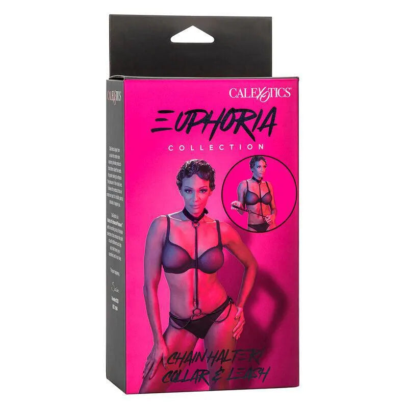 Harnais BDSM cuir végétalien noir, boucles réglables, chaîne métal, velours doux, sur fond d'emballage rose vif.