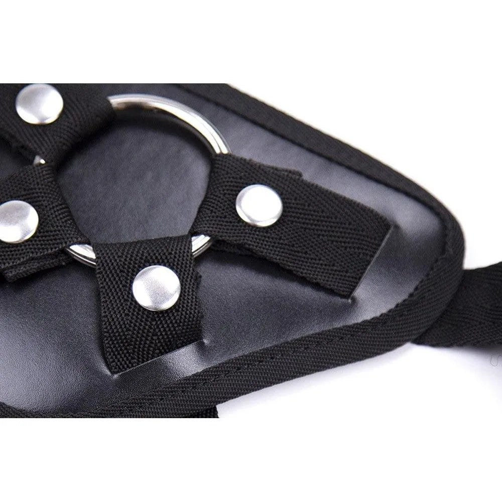 Harnais gode ceinture réglable en cuir noir avec anneaux acier, coutures robustes, design ergonomique pour confort et sécu...