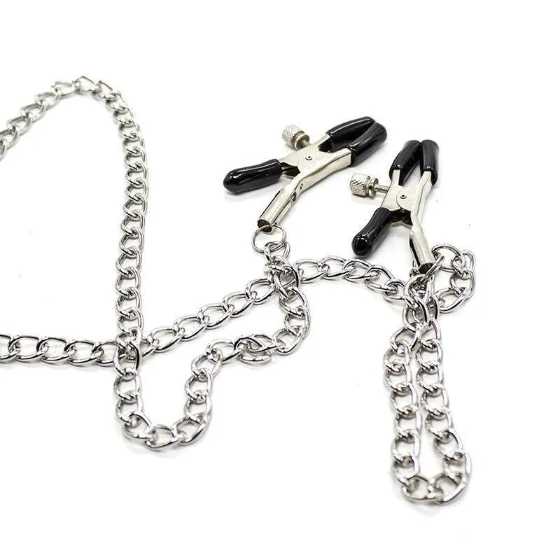 Harnais pinces sexuelles métalliques avec chaînes en simili cuir noir, réglable et confortable pour moments intimes.