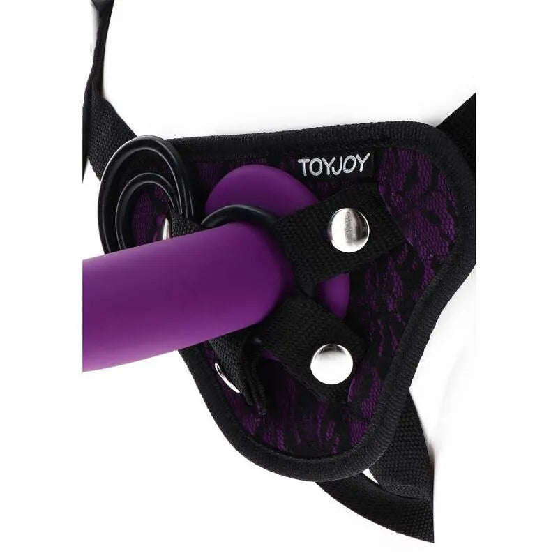 Harnais réglable noir et violet avec anneaux silicone, bretelles ajustables et pochette vibrante pour jeux de rôle intimes.