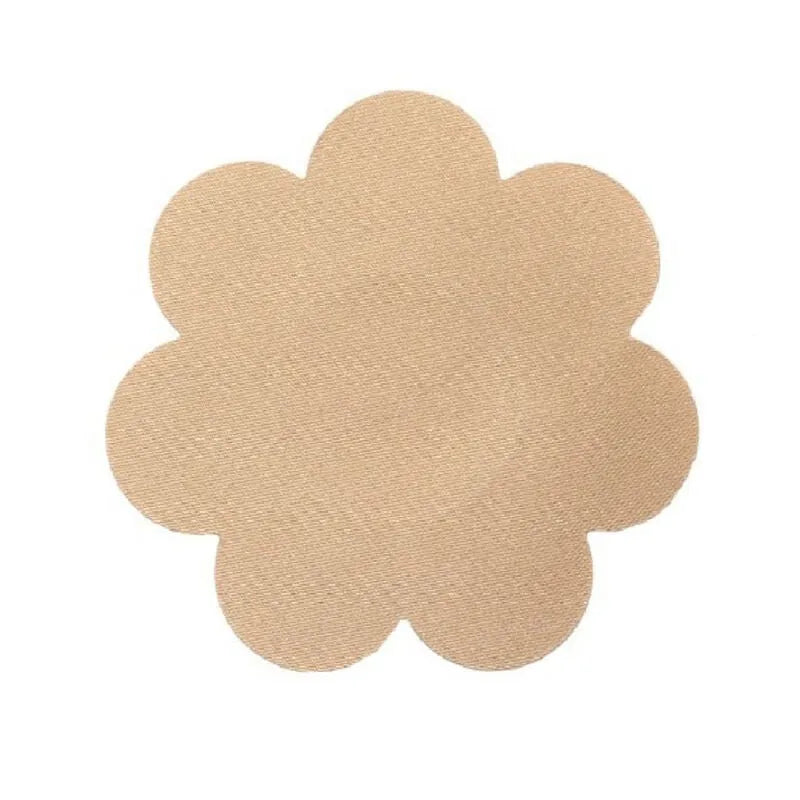 Coussinets lifting seins beige en coton adhésif hypoallergénique, forme fleur, waterproof, extensible, dos nu.