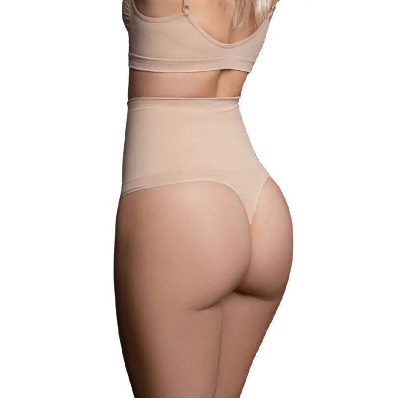 String taille haute beige, sans couture, façonnant, offrant soutien et confort, idéal sous les vêtements.