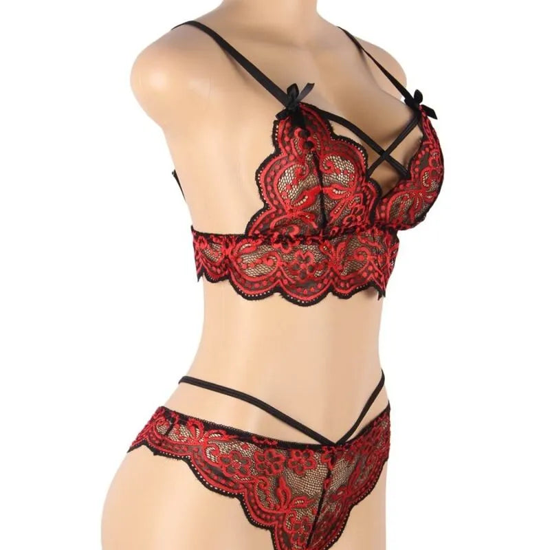 Ensemble lingerie grande taille dentelle rouge noir, bretelles ajustables, broderie raffinée, confort élasthanne.