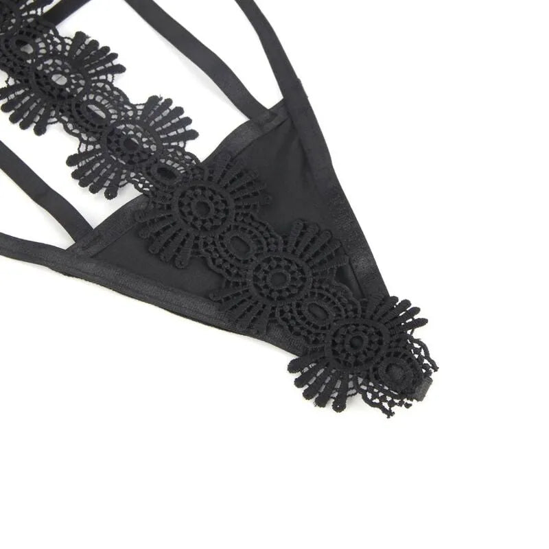 Body en dentelle noire avec bretelles réglables, motif floral, confort et élégance, lingerie femme luxe.