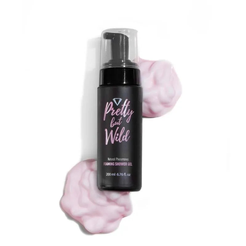 Flacon noir de gel douche moussant Pretty But Wild Secretplay 200ml avec mousse rose, étiquette élégante.