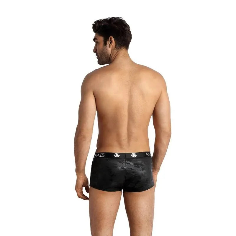 Boxer homme imprimé militaire, microfibre, jambes longues, coupe sportive, confort et style moderne, fond blanc.