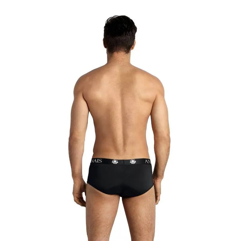 Slip homme noir Anais Men en microfibre, coupe sportive, jambes courtes, ajustement parfait, logo ceinture visible.