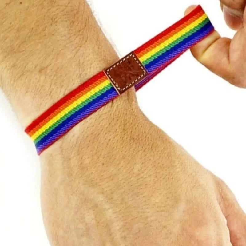 bracelet caoutchouc luxe couleurs drapeau fierté réglable poignet impactant durable doux confortable ajustable élégant vibrant solidarité festif quotidien engagé