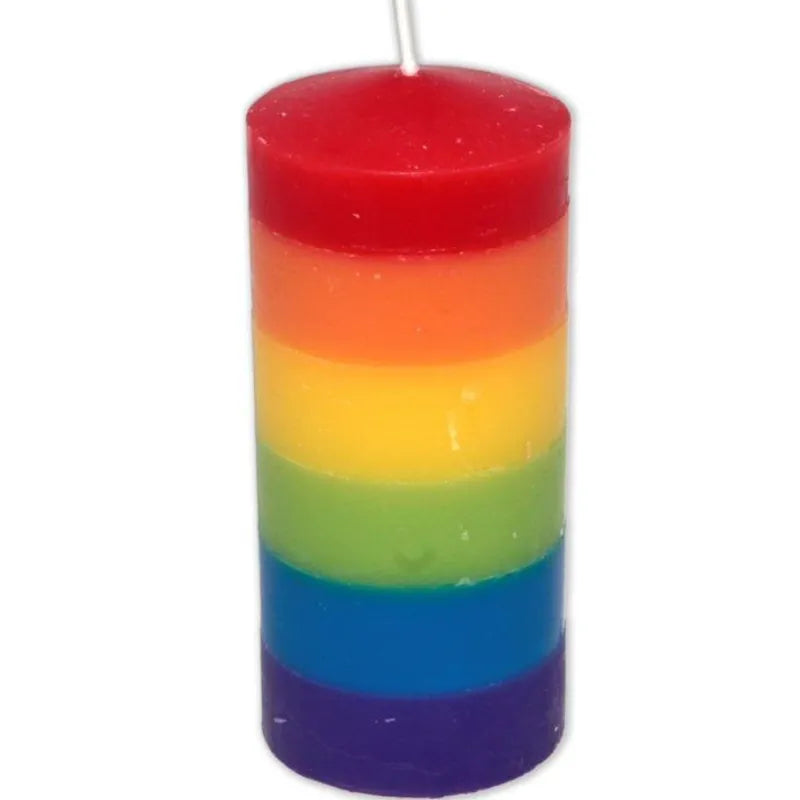 bougie massive drapeau fierté LGBT six couleurs vibrantes cire soja naturelle coulée main artisanale longue combustion durable écologique cadeau décorative