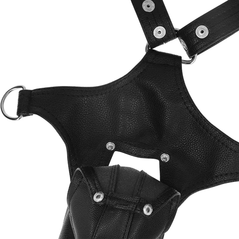 Harnais corps cuir vegan noir ajustable, style Séville, détails métalliques, design audacieux pour homme.