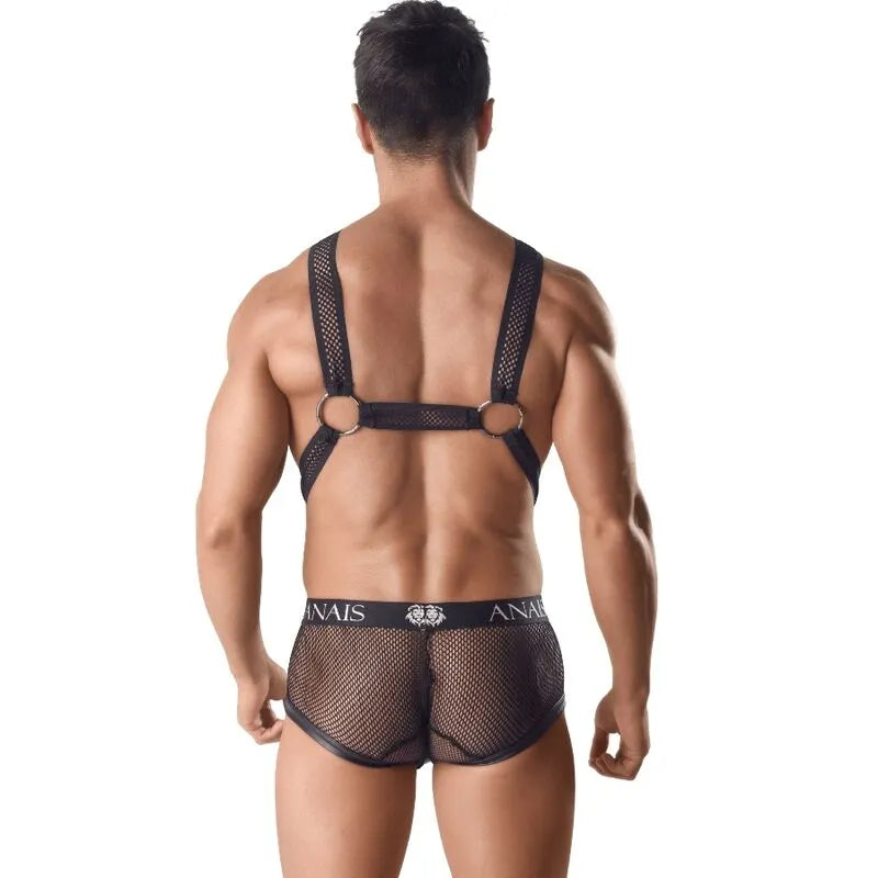 Homme portant harnais noir élégant ANAIS MEN, style audacieux, structure ergonomique, rehausse la silhouette masculine.