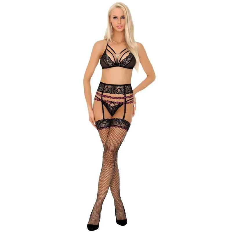 Ensemble lingerie noir dentelle avec soutien-gorge, jarretière et culotte satin, détails argentés, élégance et sensualité.