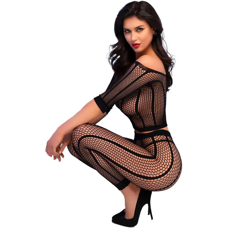 Ensemble noir sans couture en nylon élasthanne, ajusté et sculptant, idéal pour sport et détente, confort optimal.