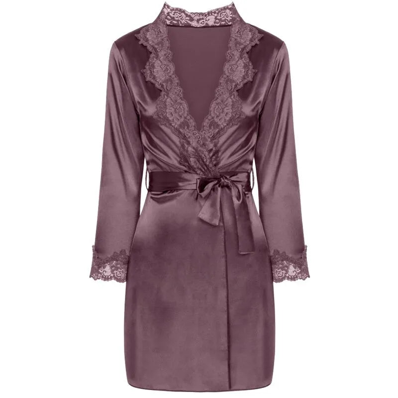 Ensemble lingerie violet satin dentelle Livco Corsetti, peignoir et chemise avec bretelles réglables, tailles S à XL.