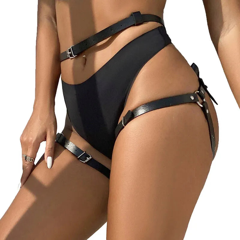 Harnais cuir noir femme sexy chaînes délicates confort ajustable taille unique luxe sophistiqué durable haute gamme séduction audace élégance