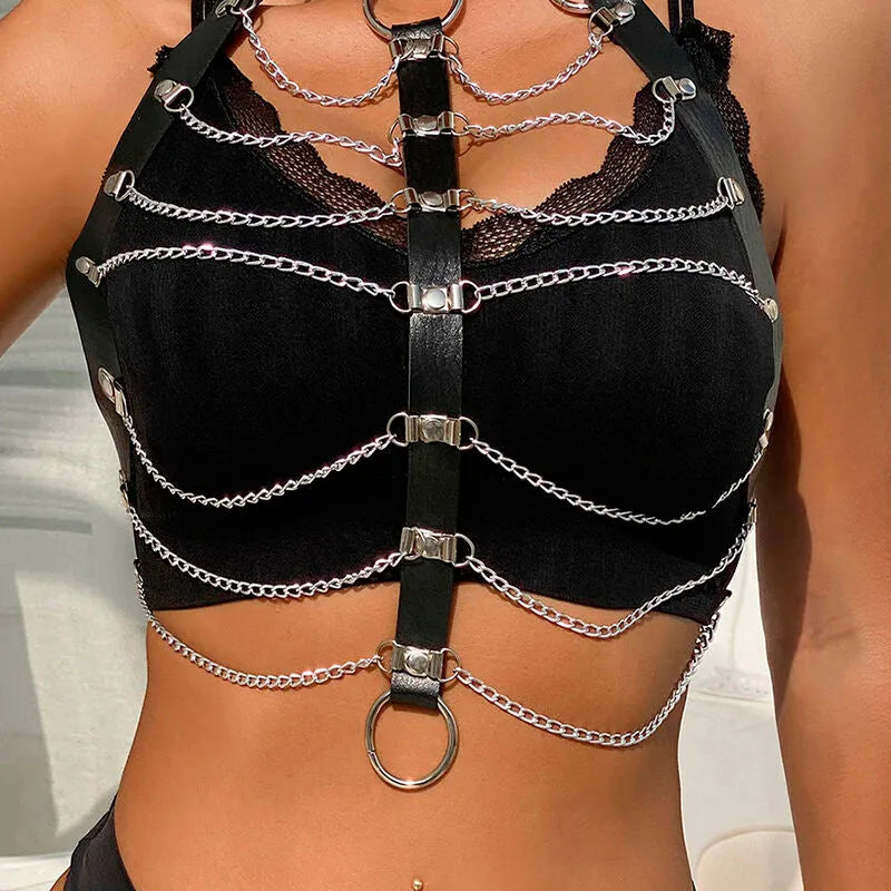 harnais poitrine cuir noir chaînes raffinées sensualité audace élégance séduisante réglable taille unique confort qualité luxe glamour sophistiqué