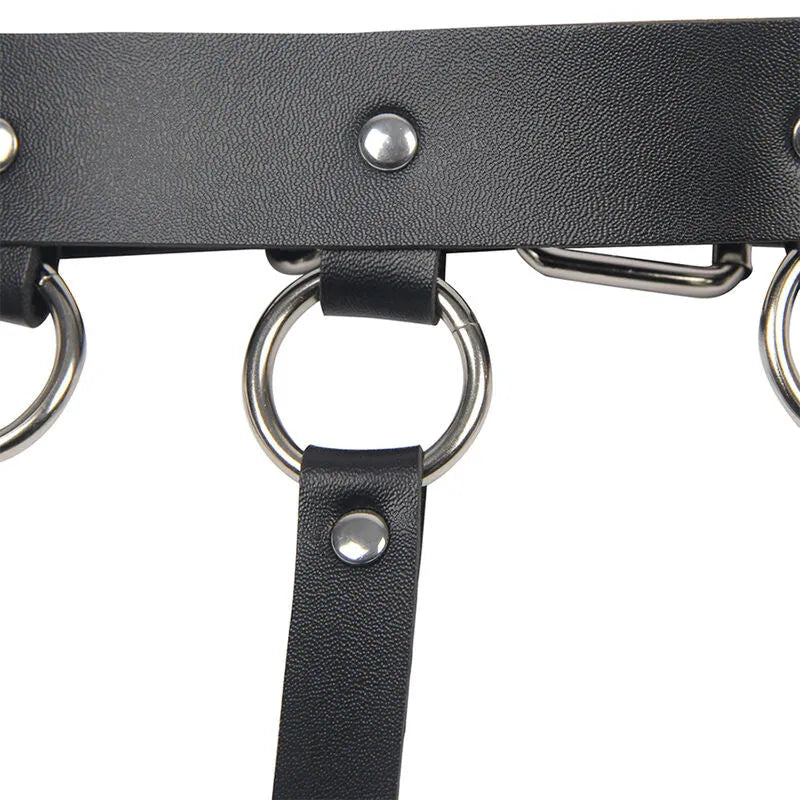 Harnais poitrine cuir noir avec chaînes argentées, design élégant et audacieux, accessoire séduction féminin Subblime.