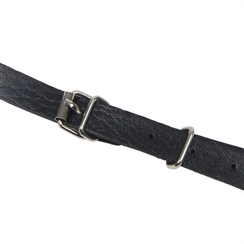 Harnais poitrine cuir noir avec chaînes argentées, design élégant et ajustable, accessoire séduction féminin raffiné.