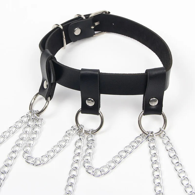 Harnais intégral cuir noir avec chaînes et anneaux, lingerie sexy femme, ajustable, élégant et sophistiqué.
