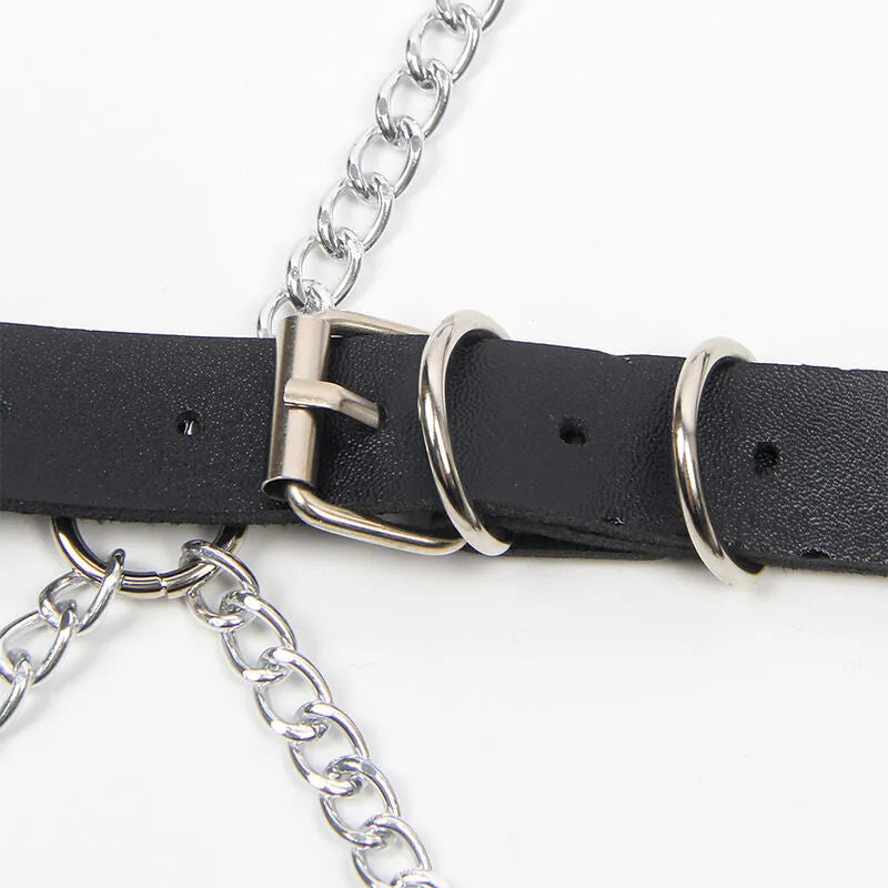 Harnais intégral cuir noir avec chaînes et anneaux, lingerie sexy femme, ajustable, élégant et sophistiqué.
