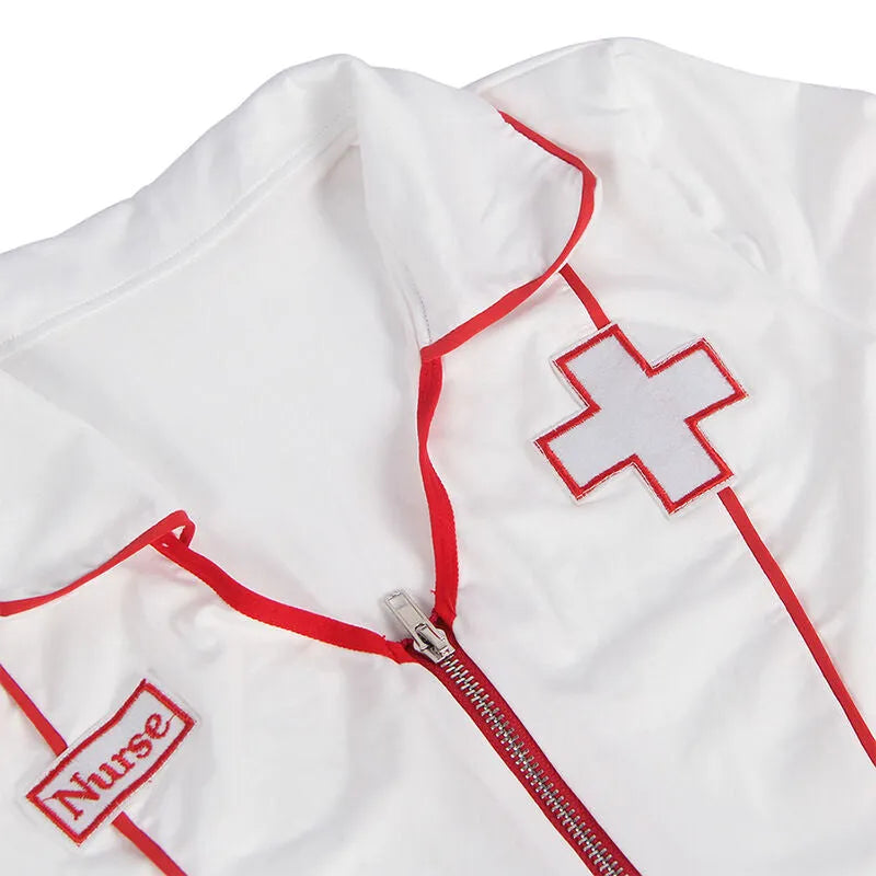 Costume infirmière sexy blanc rouge avec croix, col rouge, fermeture éclair, tissu moulant polyester élasthanne.