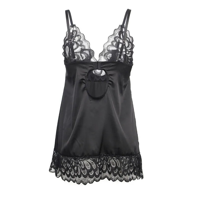Babydoll en dentelle noire élégante, design sophistiqué, bretelles fines, détails floraux, confort et séduction.