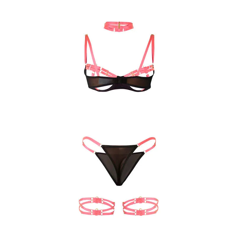 Ensemble lingerie rose avec découpes creuses, bretelles réglables, satin élasthanne, design bicolore, style glamour.
