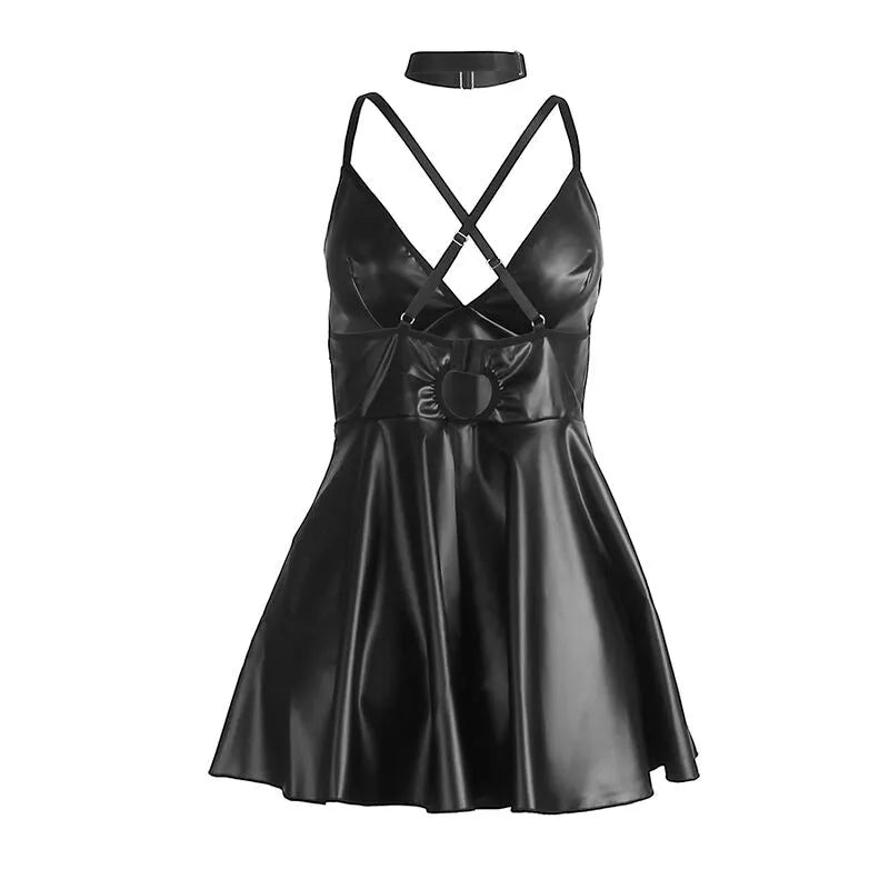 nuisette sexy simili cuir noir brillant bretelles réglables coupe flatteuse extensible féminine sensuelle élégante sophistiquée luxueuse
