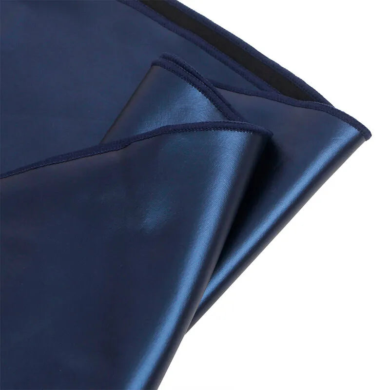 Chemise de nuit bleu vif satinée, bretelles réglables, simili cuir, élégante et moulante, taille LXL, luxe moderne.