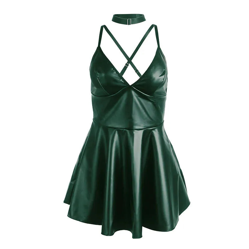 Chemise de nuit verte en cuir PU brillant, bretelles réglables, coupe ajustée, élégante et sensuelle pour moments intimes.