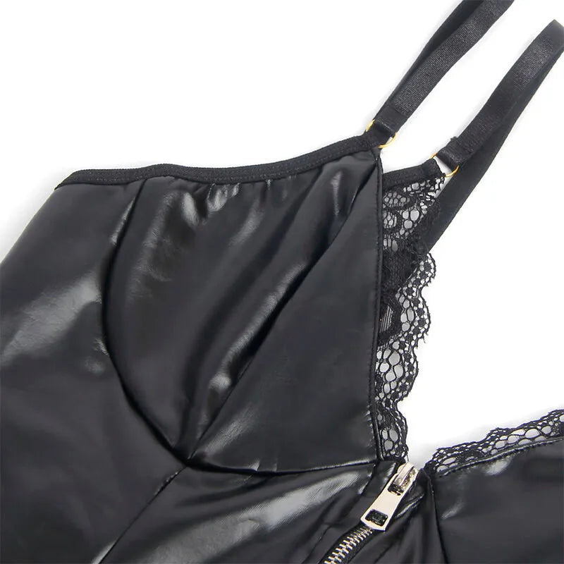 Ensemble lingerie noir dentelle et similicuir brillant avec porte-jarretelles et fermeture éclair, élégant et séduisant.