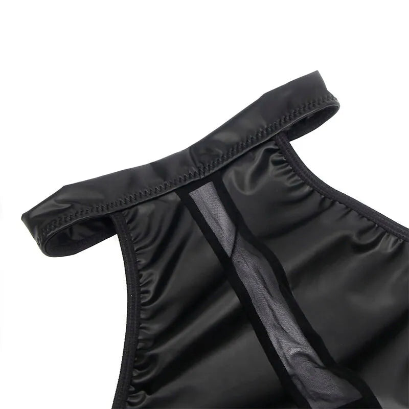 Ensemble lingerie noire col licou similicuir maille transparente, design séduisant et raffiné, grande taille disponible.