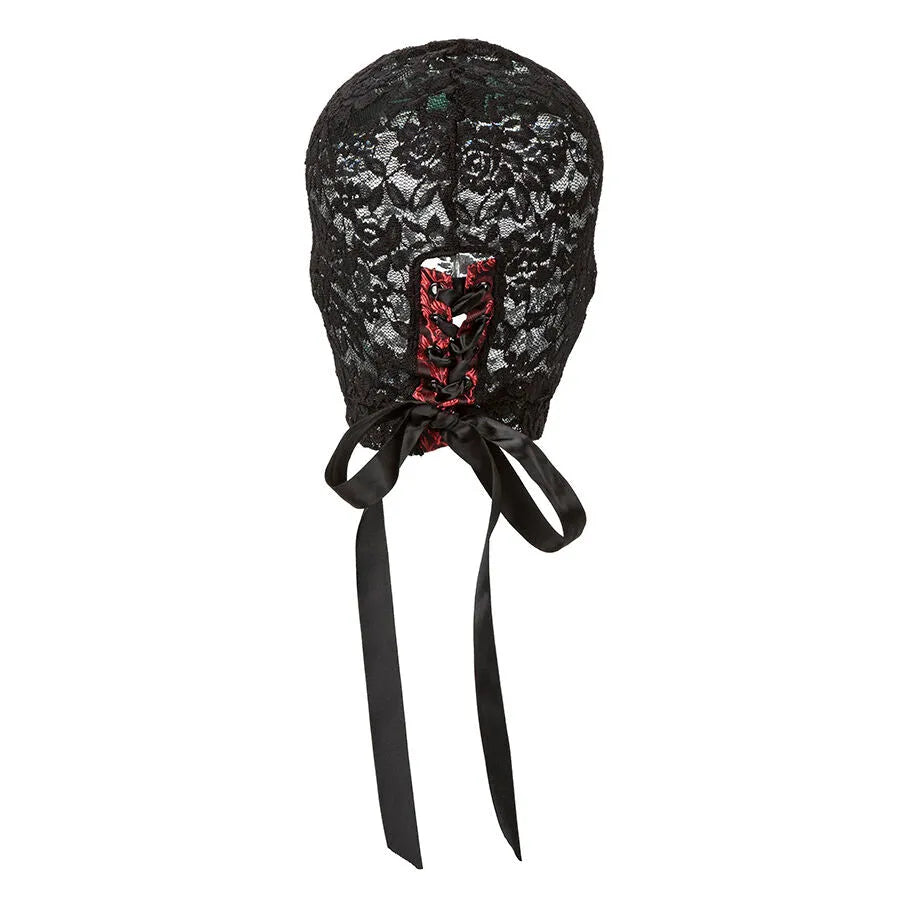 Cagoule en dentelle noire avec lacets corset rouges, œillets en cuivre, design sensuel et élégant pour jeux de rôle adulte.