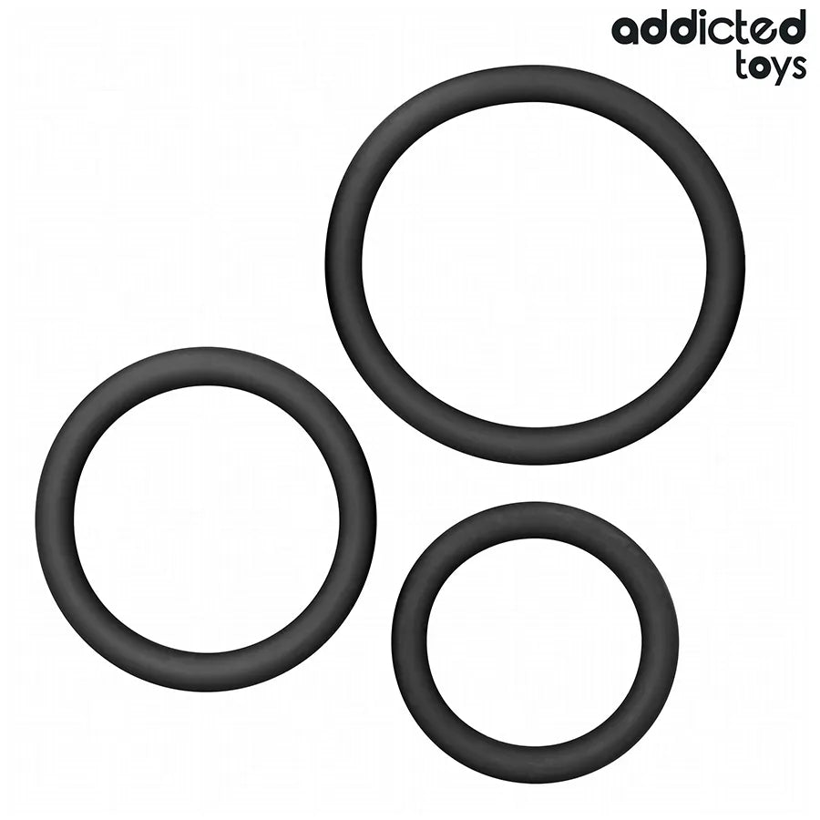 Anneaux péniens en silicone noir Addicted Toys, trois tailles ajustables, stimulation intense et durabilité exceptionnelle.