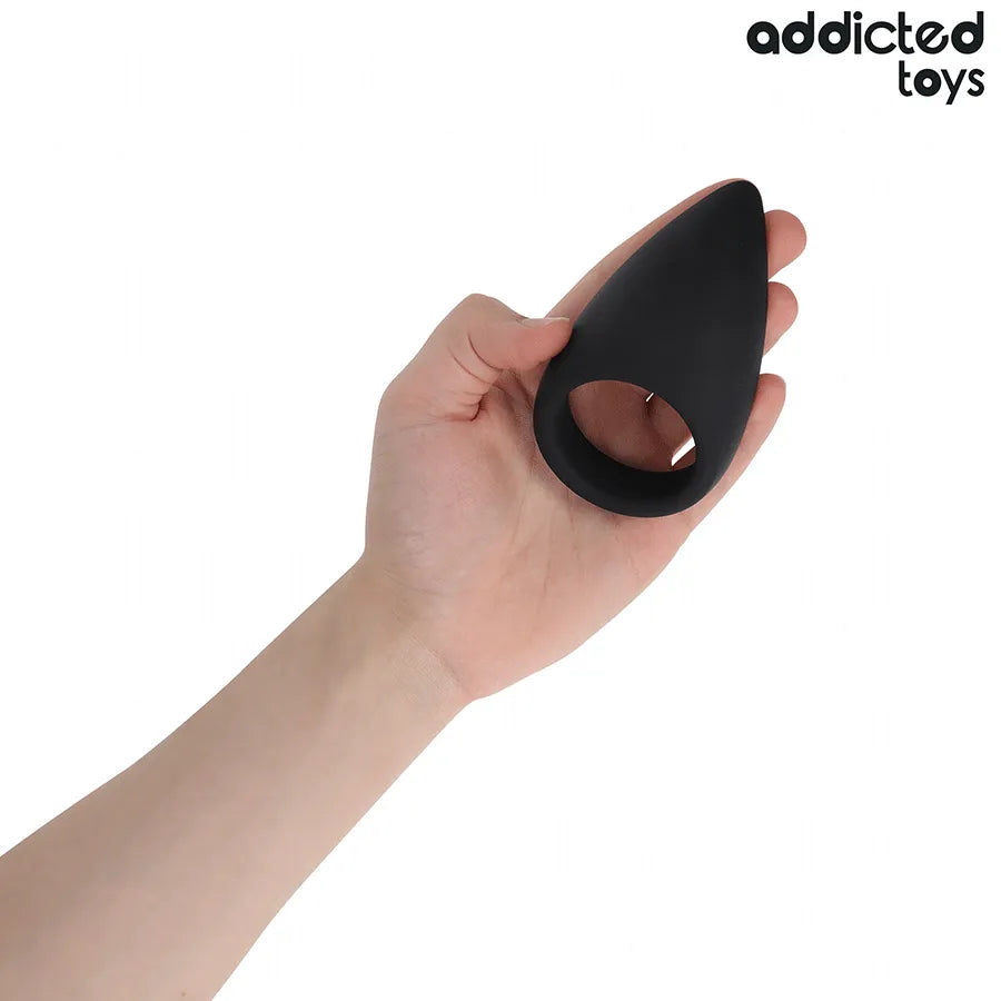 Anneau pénien ergonomique Addicted Toys, forme larme, stimulation prolongée, confort souple, résistant, noir.