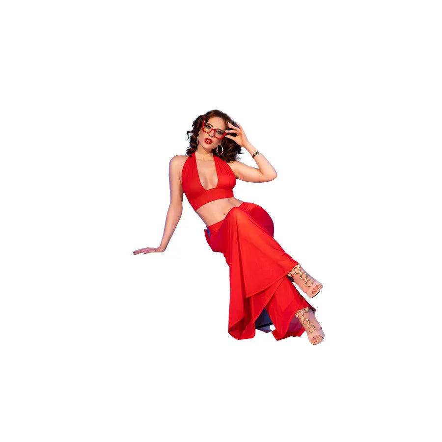 Ensemble CHILIROSE rouge, haut nouable, pantalon large transparent, élégant et sensuel, tissu léger, femme assise.