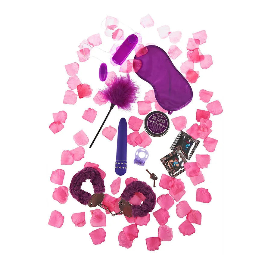 Coffret cadeau érotique violet avec vibromasseur, masque, menottes et pétales roses pour moments intimes raffinés.