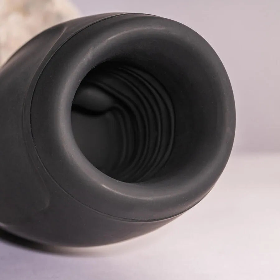masturbateur automatique masculin torrent silicone médical vibrations puissantes aspiration immersive texture ultra douce ergonomique rechargeable silencieux discret compact hypoallergénique
