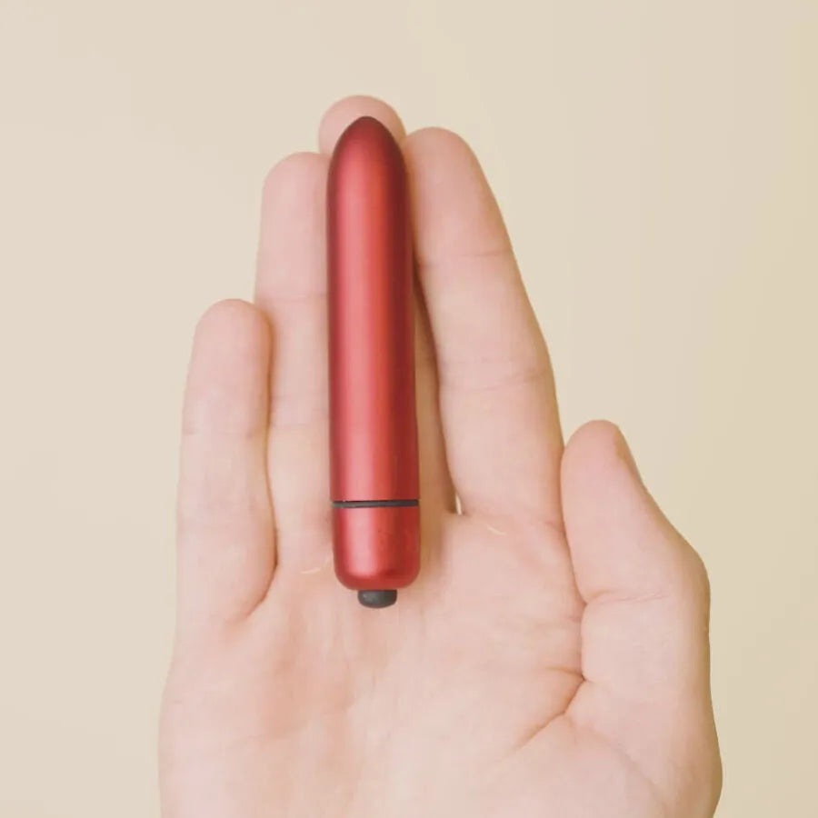 Vibromasseur compact étanche 10 modes stimulation précise silicone rouge